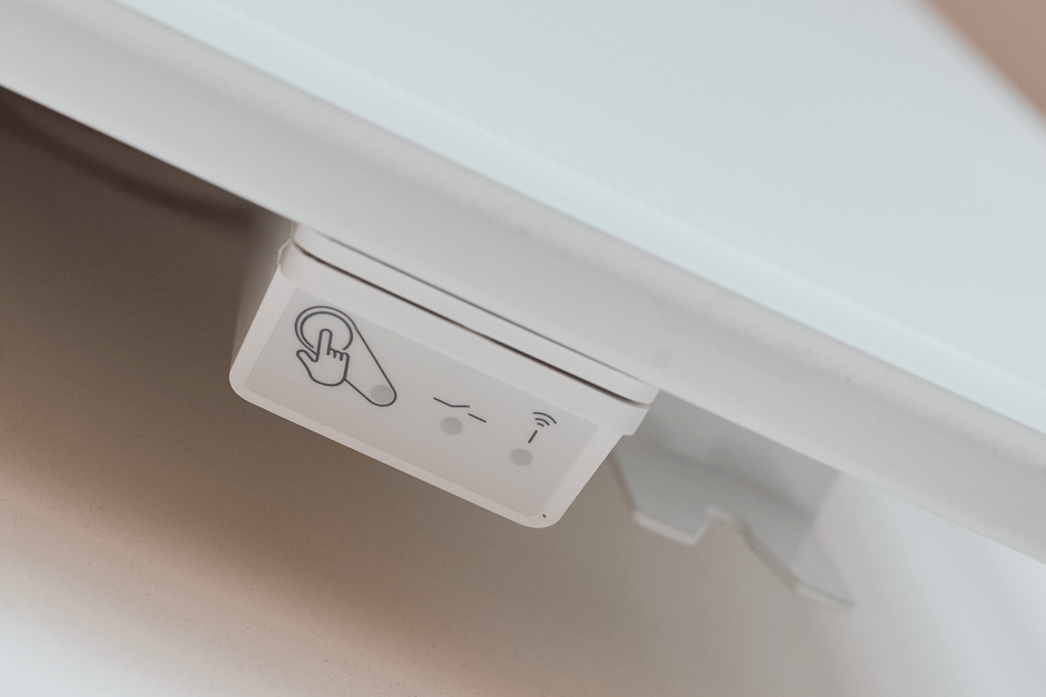 ecoSensus Funkmodul an Vitrea Infrarotheizung – einfache Bedienung mit Statusanzeige
